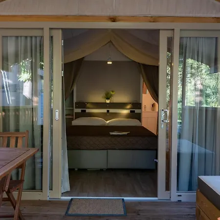 Eden Glamping Κάμπινγκ
